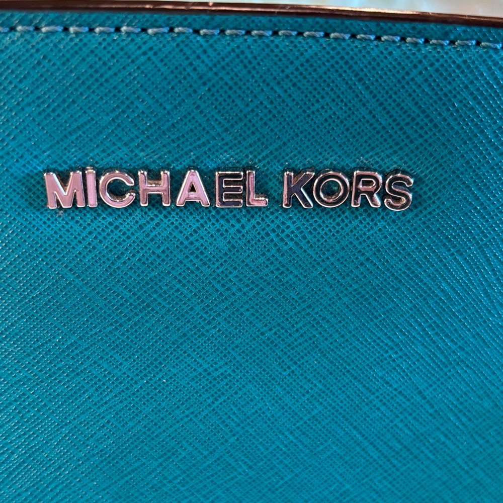 Michael Kors Teal Saffiano Leather Selma Med. Crossbody Bag. 30T3SLMM2L ID nu - Picture 3 of 17
